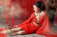 女人终身婚姻感情道路迂回的面相