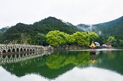 好风水墓地的前兆 五彩缤纷的祥云飘来